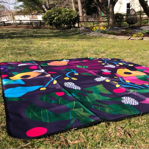 Large Picnic & Beach Blanket Plus Thick Dual Layers Sandproof Waterproof - Picture 3 of 6
